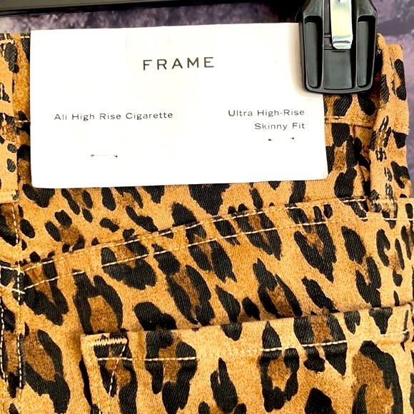 Frame High Rise Jeans - Picture 9 of 10